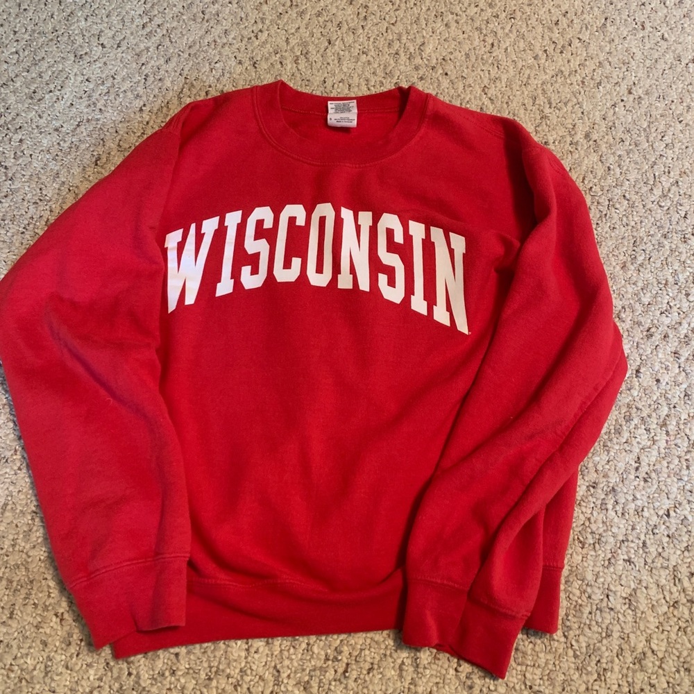 Wisconsin pullover